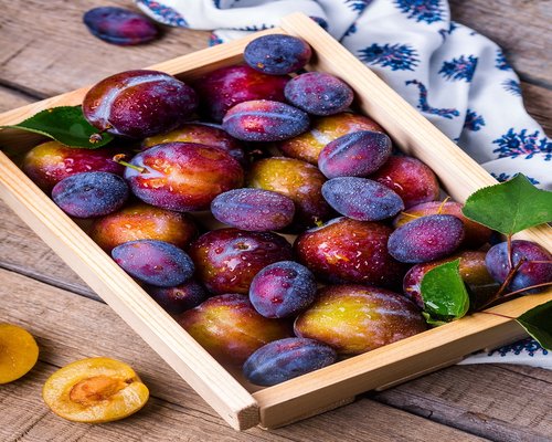 fruit shop in Colombia with fresh local produce